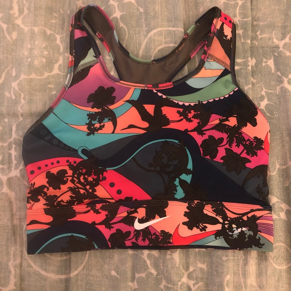 Nike women’s icon clash mid-impact sports bra